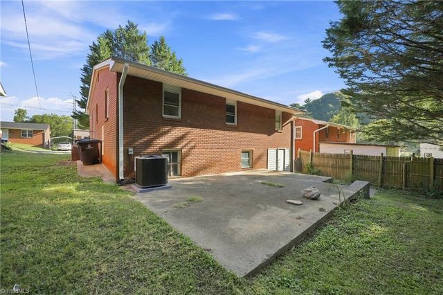 1664 NE 23rd Street, Winston-salem, NC 27105