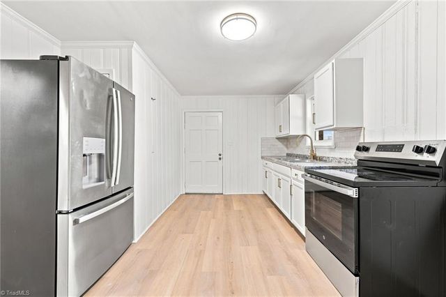 1664 NE 23rd Street, Winston-salem, NC 27105