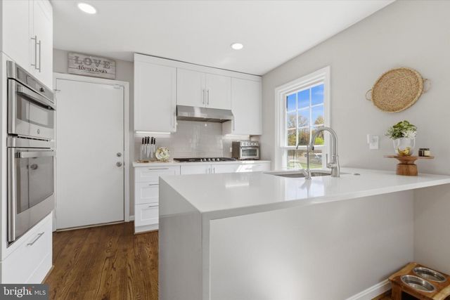 5218 OLLEY LN, Burke, VA 22015