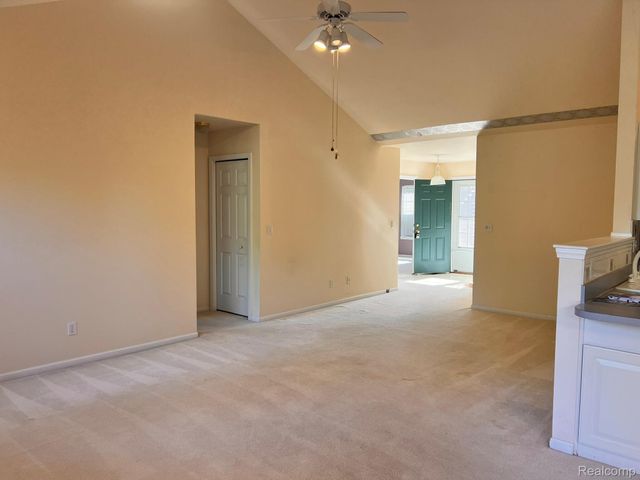 2078 W Ridge Drive 21, Davison, MI 48423