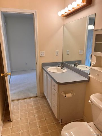 2078 W Ridge Drive 21, Davison, MI 48423