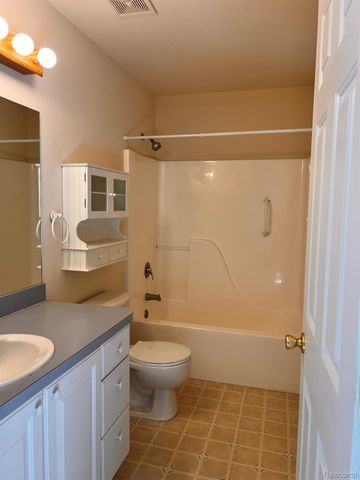 2078 W Ridge Drive 21, Davison, MI 48423
