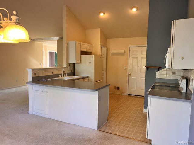 2078 W Ridge Drive 21, Davison, MI 48423
