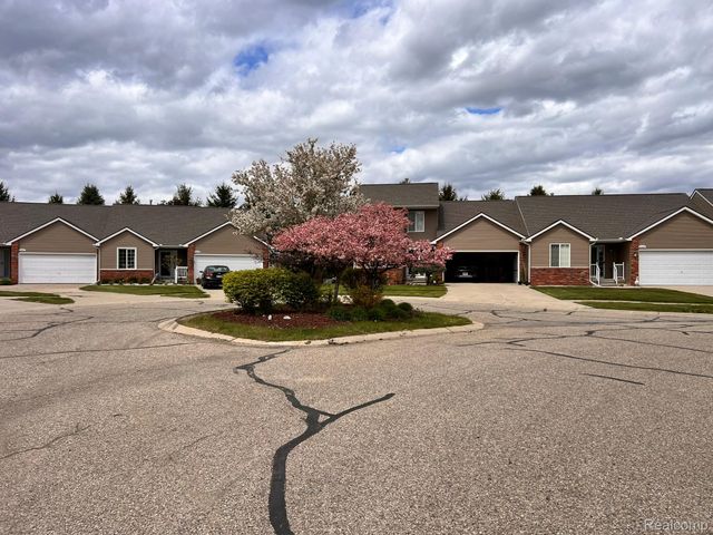 2078 W Ridge Drive 21, Davison, MI 48423