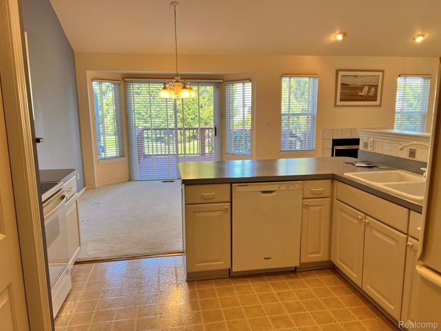 2078 W Ridge Drive 21, Davison, MI 48423