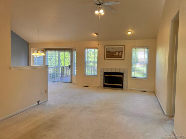 2078 W Ridge Drive 21, Davison, MI 48423