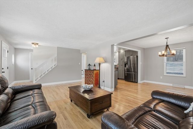 545 Chaparral Dr, Cranberry Twp, PA 16066