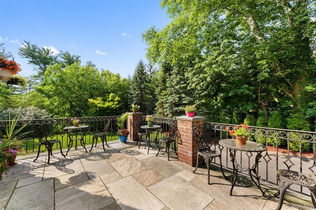 5 Cooper Road, Scarsdale, NY 10583