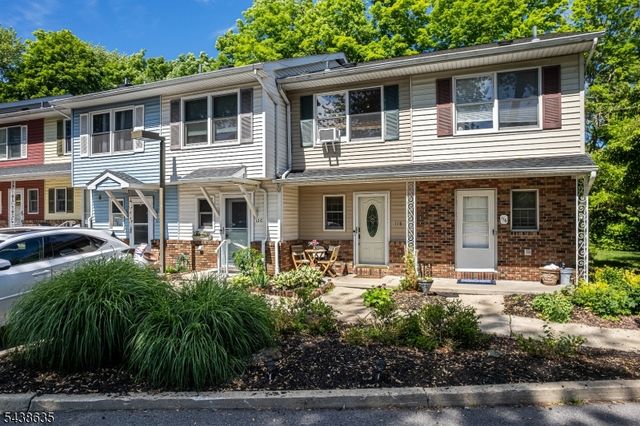 118 Brook Dr, Hackettstown Town, NJ 07840