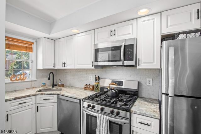 118 Brook Dr, Hackettstown Town, NJ 07840