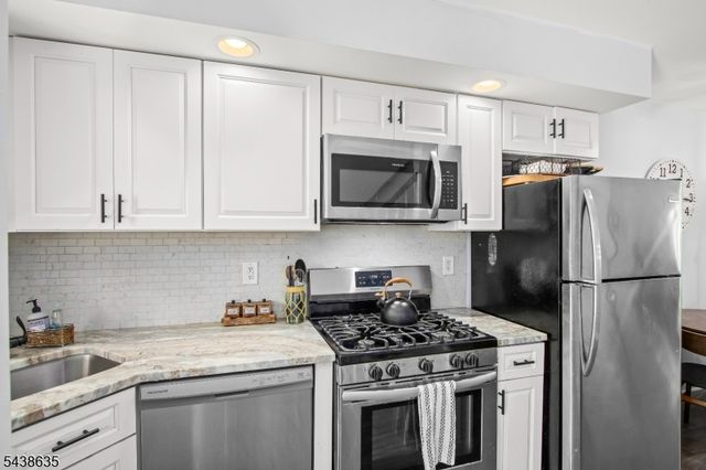 118 Brook Dr, Hackettstown Town, NJ 07840