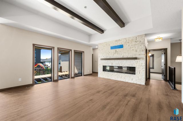 2505 S Meadowview Ave Avenue, Sioux Falls, SD 57110