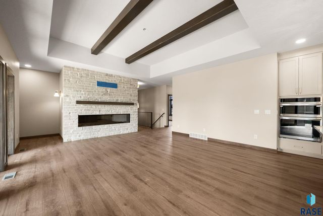 2505 S Meadowview Ave Avenue, Sioux Falls, SD 57110