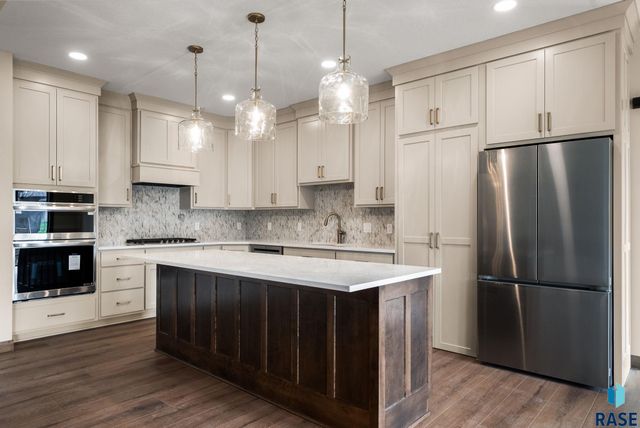 2505 S Meadowview Ave Avenue, Sioux Falls, SD 57110