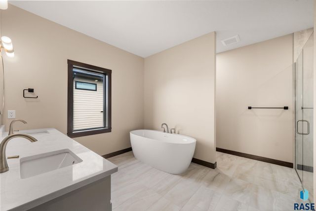 2505 S Meadowview Ave Avenue, Sioux Falls, SD 57110