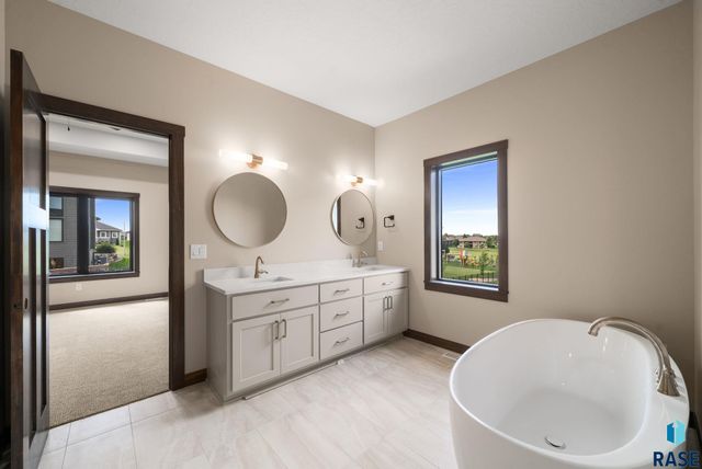 2505 S Meadowview Ave Avenue, Sioux Falls, SD 57110