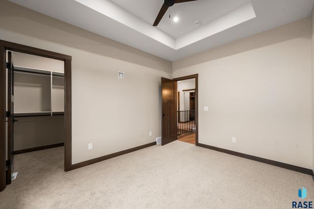 2505 S Meadowview Ave Avenue, Sioux Falls, SD 57110