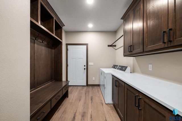 2505 S Meadowview Ave Avenue, Sioux Falls, SD 57110