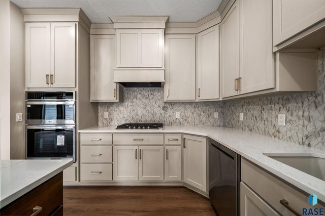2505 S Meadowview Ave Avenue, Sioux Falls, SD 57110