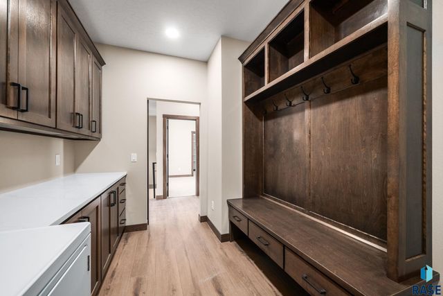 2505 S Meadowview Ave Avenue, Sioux Falls, SD 57110