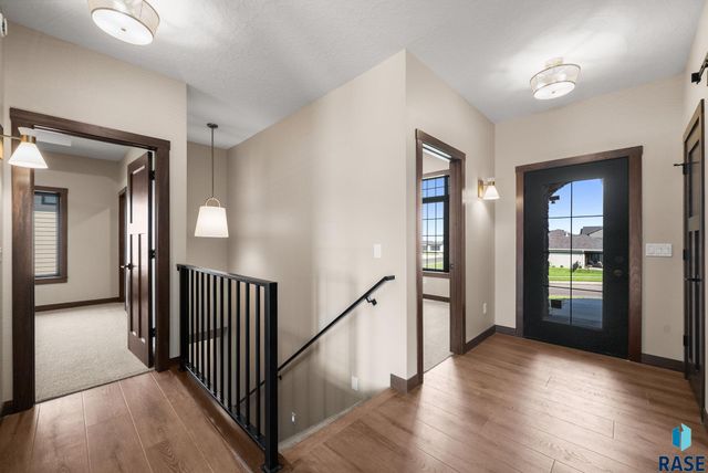 2505 S Meadowview Ave Avenue, Sioux Falls, SD 57110