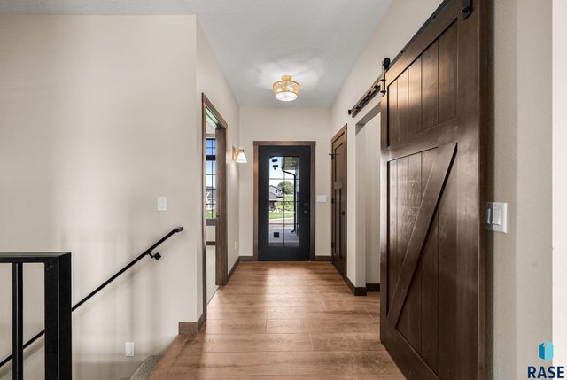 2505 S Meadowview Ave Avenue, Sioux Falls, SD 57110