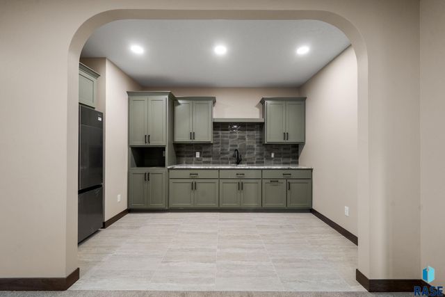 2505 S Meadowview Ave Avenue, Sioux Falls, SD 57110