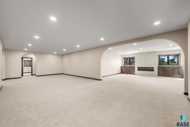 2505 S Meadowview Ave Avenue, Sioux Falls, SD 57110
