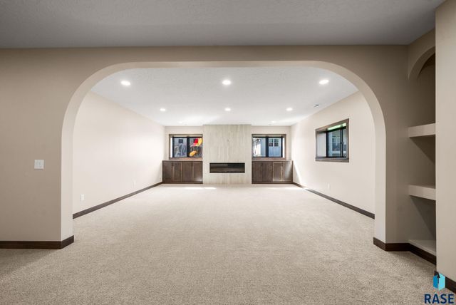 2505 S Meadowview Ave Avenue, Sioux Falls, SD 57110
