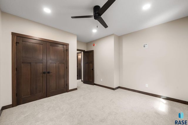 2505 S Meadowview Ave Avenue, Sioux Falls, SD 57110
