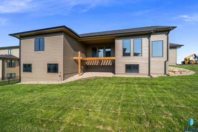 2505 S Meadowview Ave Avenue, Sioux Falls, SD 57110