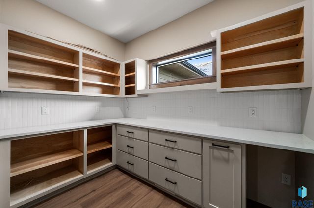 2505 S Meadowview Ave Avenue, Sioux Falls, SD 57110