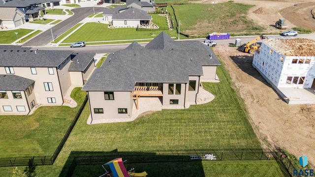 2505 S Meadowview Ave Avenue, Sioux Falls, SD 57110