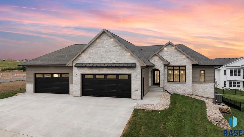 2505 S Meadowview Ave Avenue, Sioux Falls, SD 57110