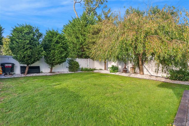 15 Pine Cone Street, Middle Island, NY 11953