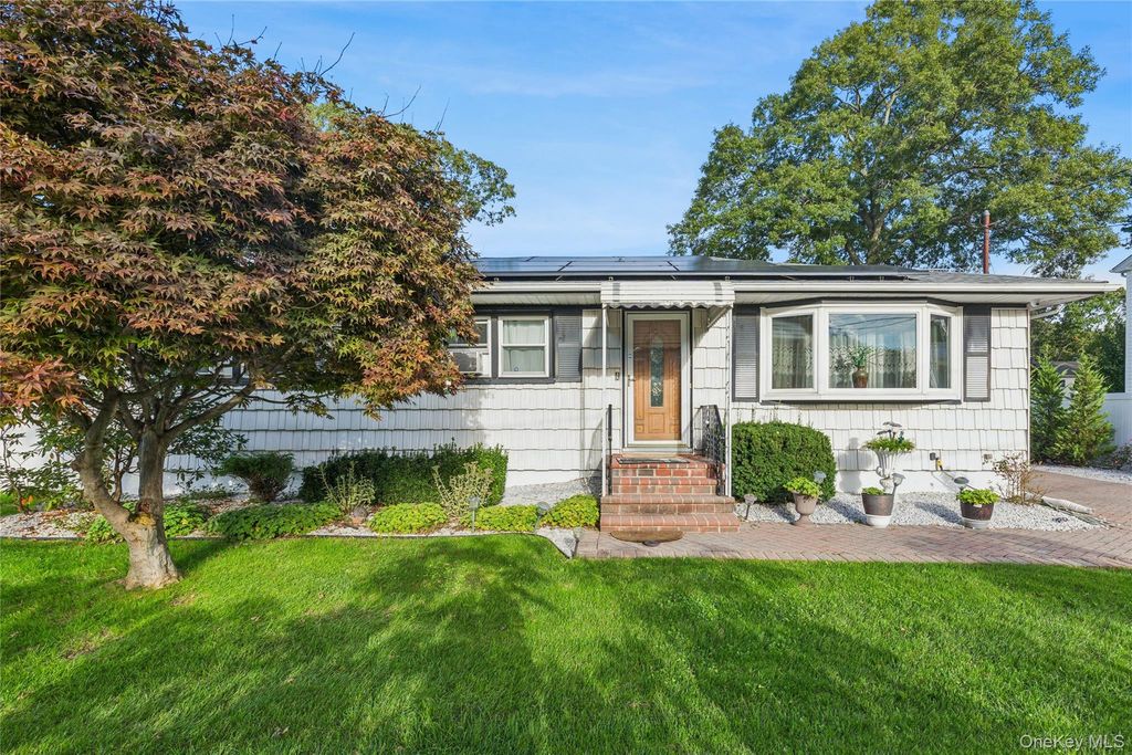15 Pine Cone Street, Middle Island, NY 11953