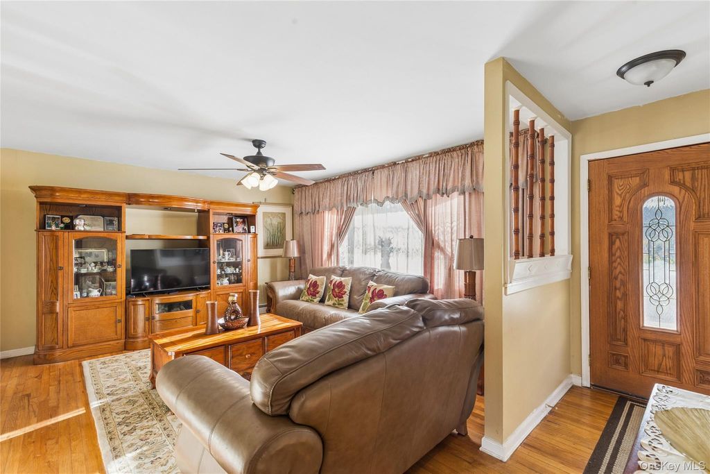 15 Pine Cone Street, Middle Island, NY 11953 — photo 4