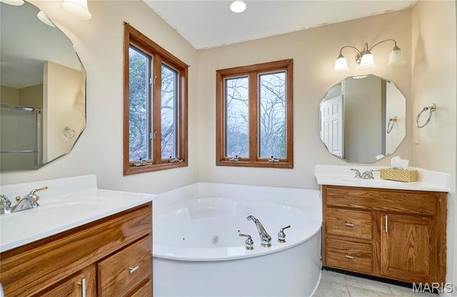 157 S Kings Road, Lake Sherwood, MO 63357