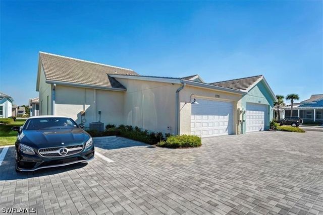 7235 Saona CT, Naples, FL 34113