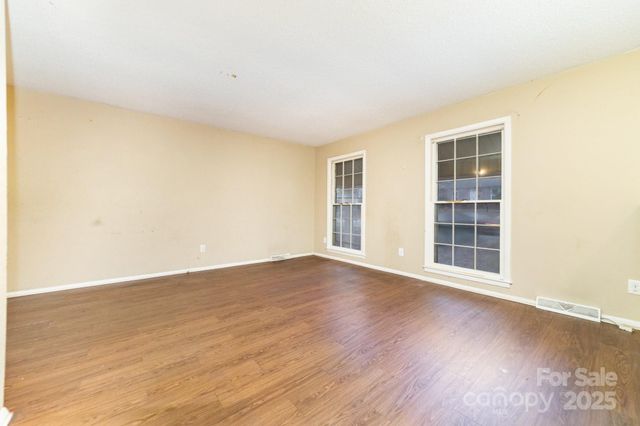 7126 Covecreek Drive, Charlotte, NC 28215