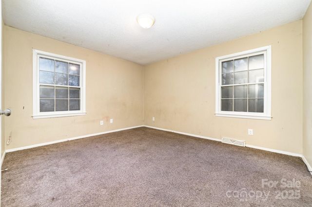 7126 Covecreek Drive, Charlotte, NC 28215