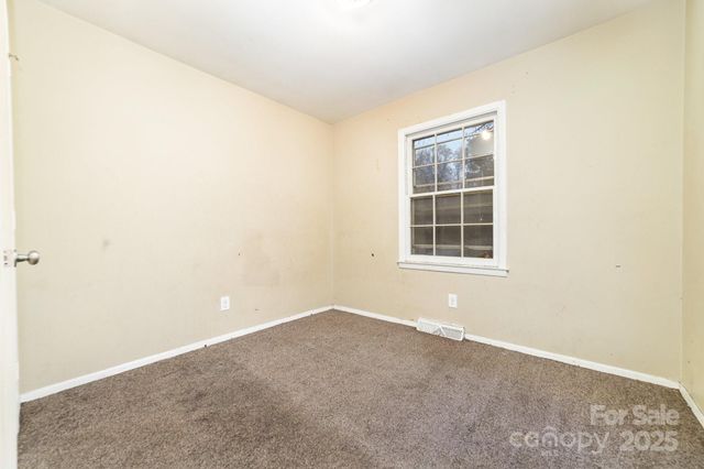 7126 Covecreek Drive, Charlotte, NC 28215