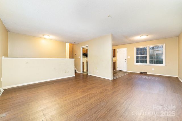 7126 Covecreek Drive, Charlotte, NC 28215