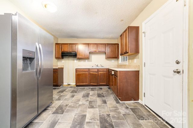 7126 Covecreek Drive, Charlotte, NC 28215