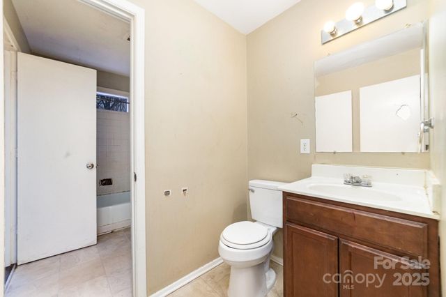 7126 Covecreek Drive, Charlotte, NC 28215