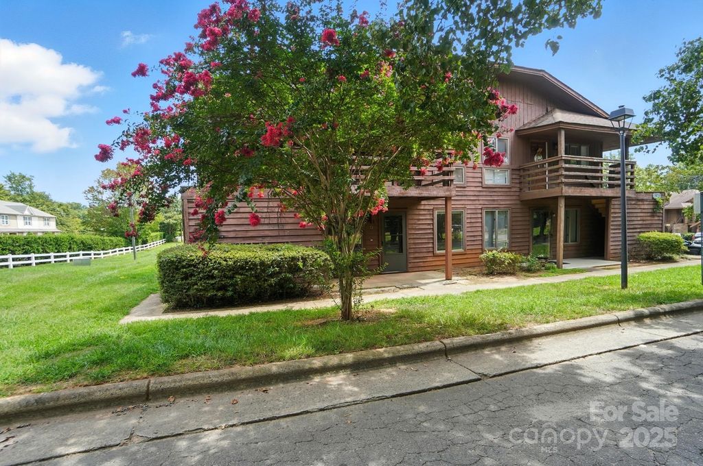 1823 J Julian Lane D, Charlotte, NC 28208