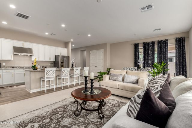 3983 W SERPENTINE Drive, San Tan Valley, AZ 85144