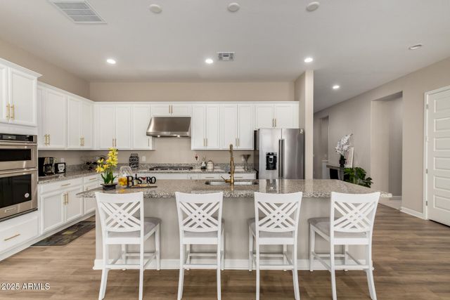 3983 W SERPENTINE Drive, San Tan Valley, AZ 85144