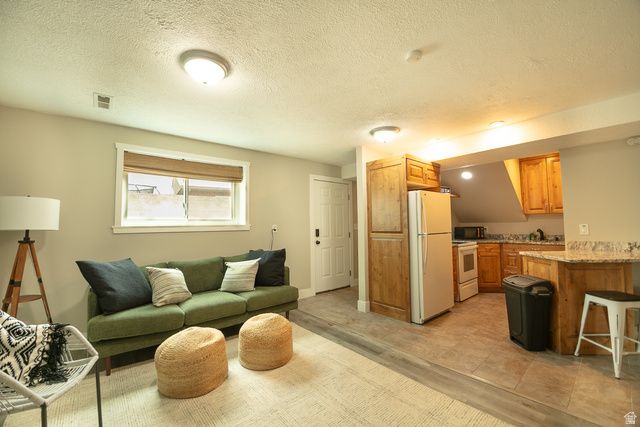 132 W WASHINGTON AVE, Murray, UT 84107