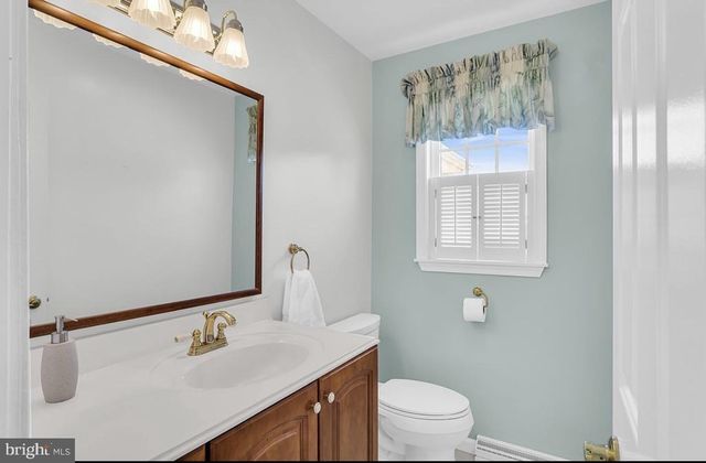 1813 HUNTER DR, Mechanicsburg, PA 17050